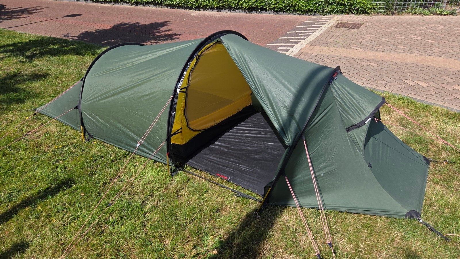 Hilleberg Nallo 2 GT met footprint - Zo goed als nieuw, Caravans en Kamperen, Tenten, Ophalen of Verzenden, Zo goed als nieuw