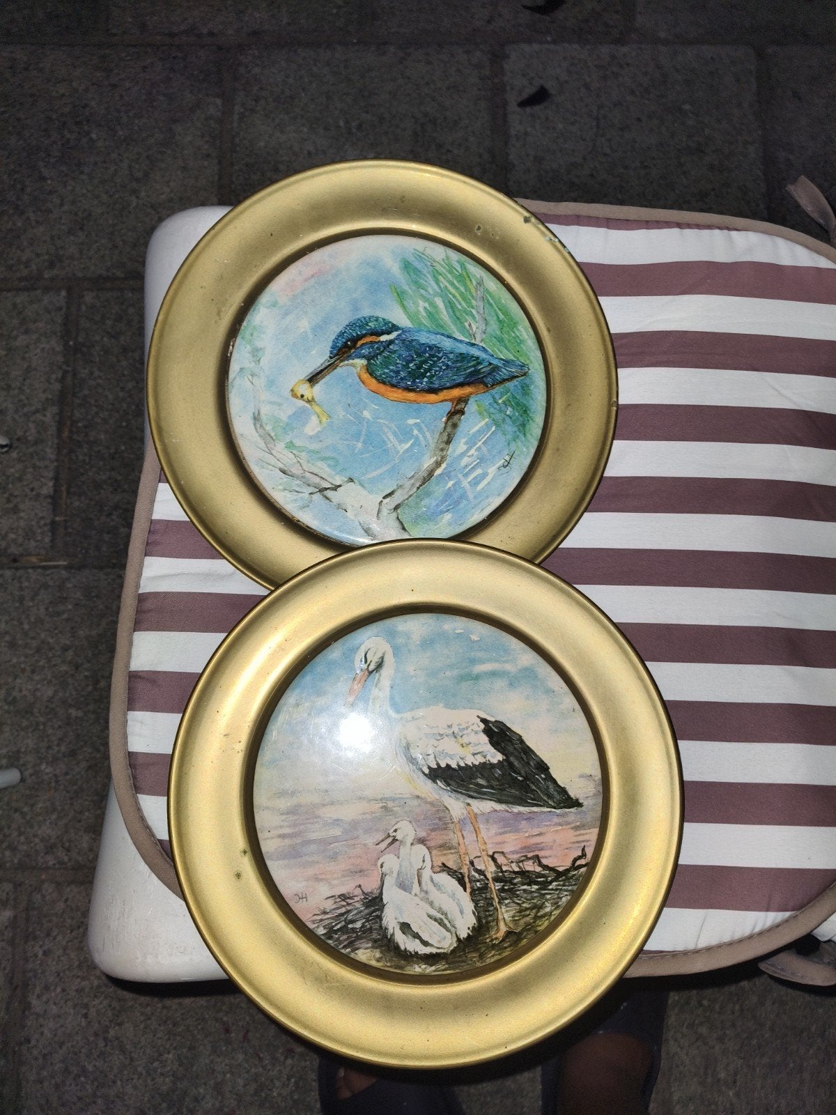 Twee decoratieve borden met vogels, Ophalen