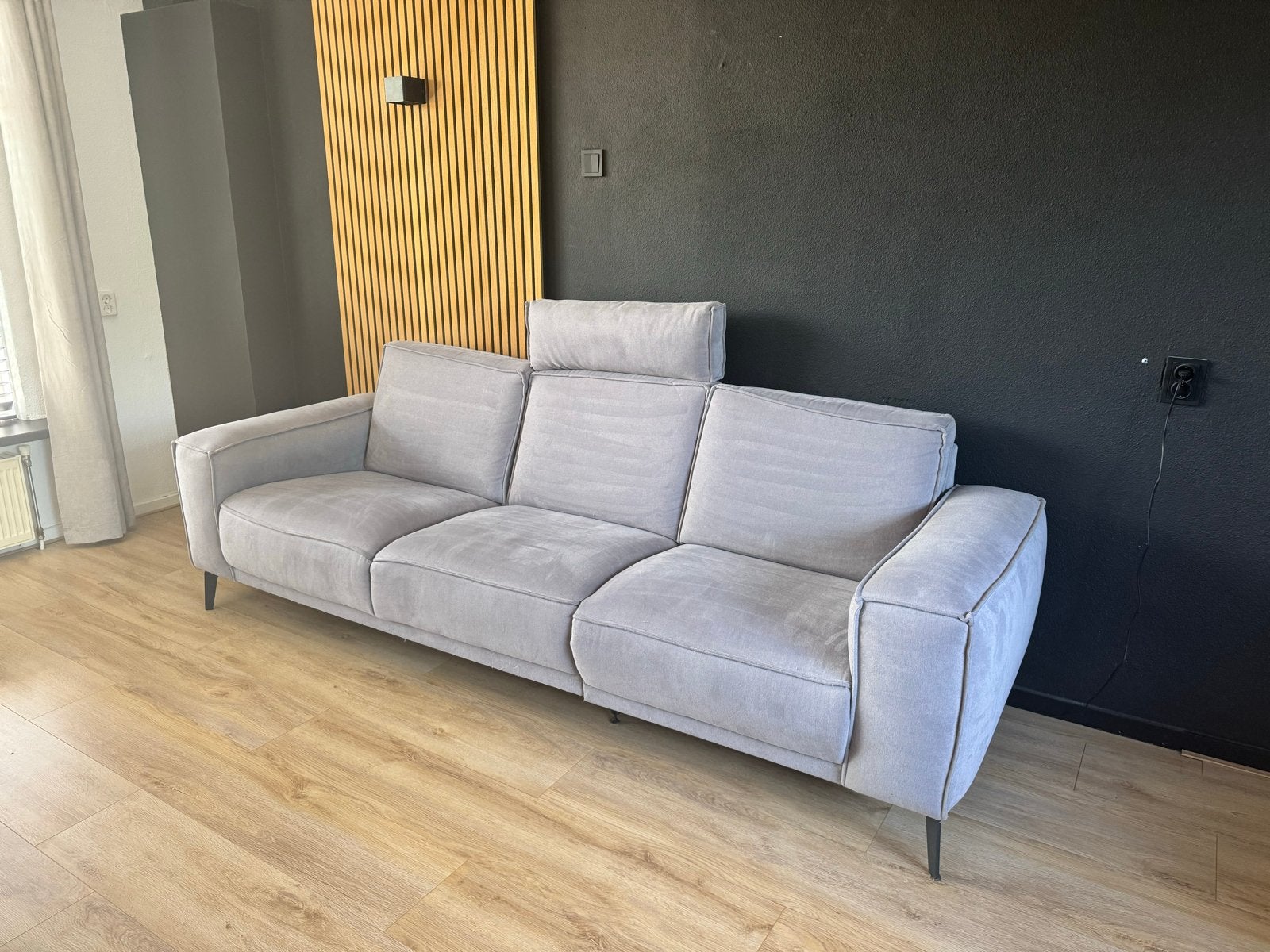 Grijze driezitsbank met relaxfunctie en hoofdsteun, Ophalen, Gebruikt, Driepersoons, 75 tot 100 cm