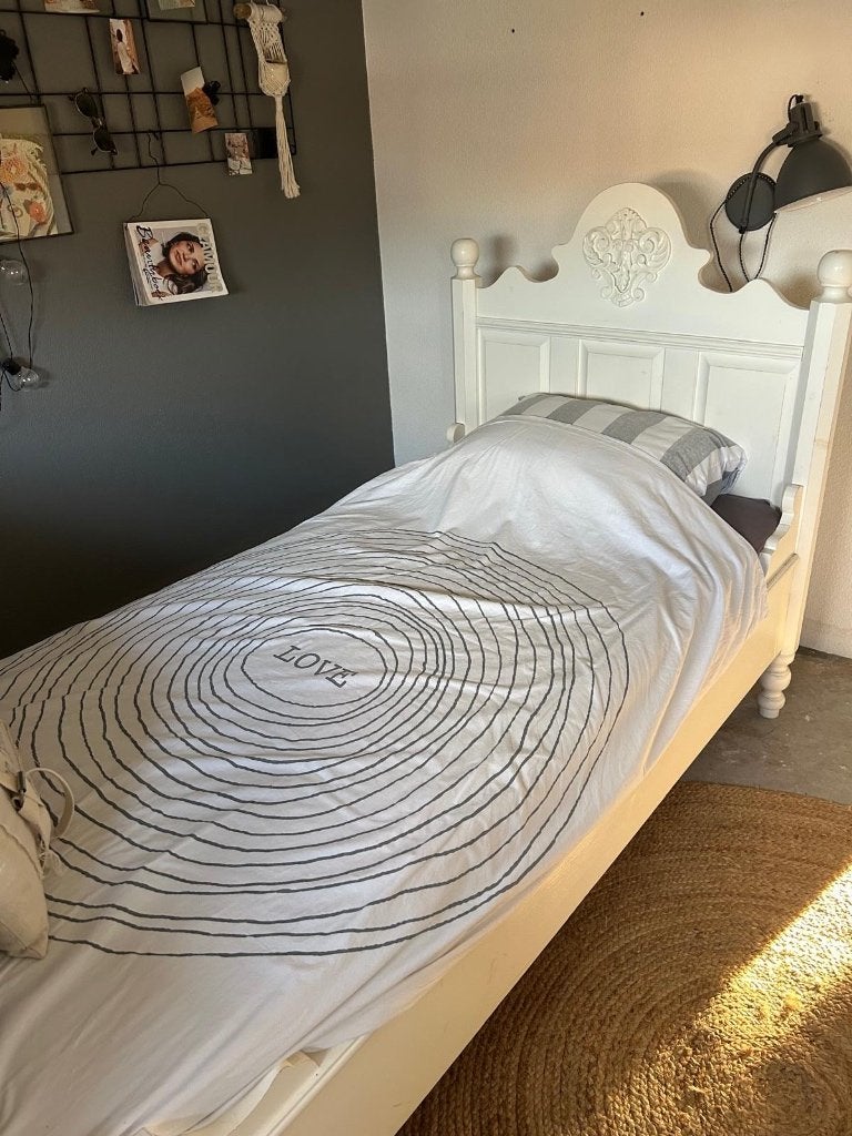 Eenpersoonsbed 90x200 cm wit met medaillon, 85 tot 100 cm, Zo goed als nieuw, 180 cm of meer, Ophalen