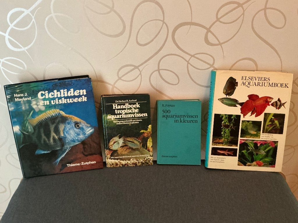 Aquariumboeken 4 stuks (alleen ophalen), Ophalen, Gelezen, Vissen