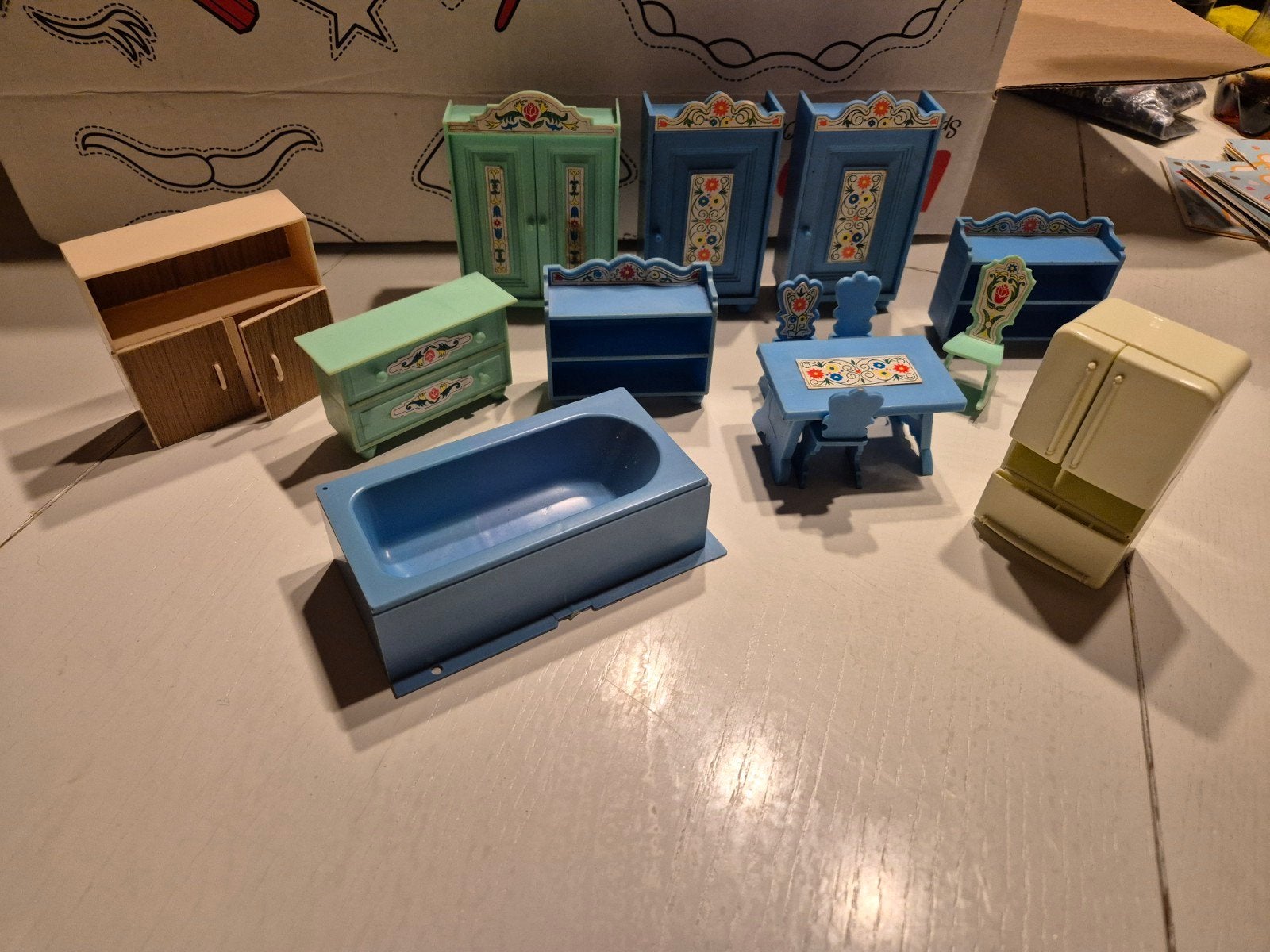 Grote partij vintage poppenhuis meubels en accessoires, Ophalen of Verzenden, Gebruikt, Poppenhuis