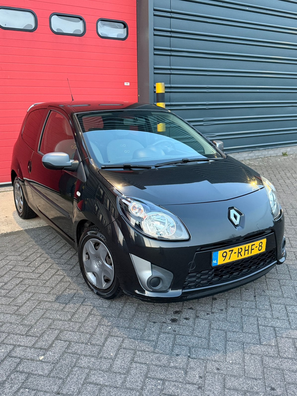 RENAULT TWINGO Zwart 1.2 16V 75PK ECO2 / Airco, 74 pk, 4 stoelen, Zwart, Origineel Nederlands