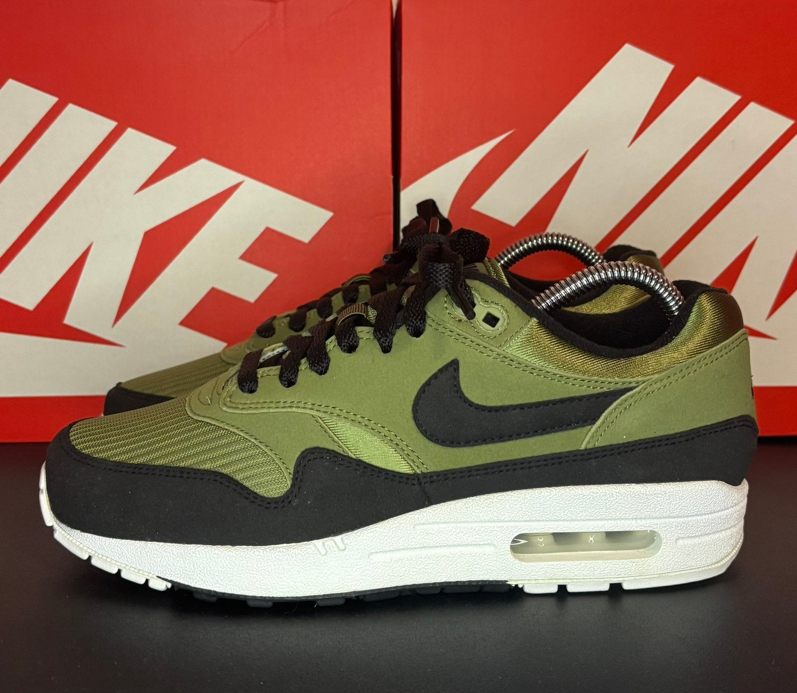 Nike Air Max 1 ID/NBY Olive Black White mt. 40,5, Kleding | Heren, Ophalen of Verzenden, Nieuw, Overige kleuren, Sneakers of Gympen