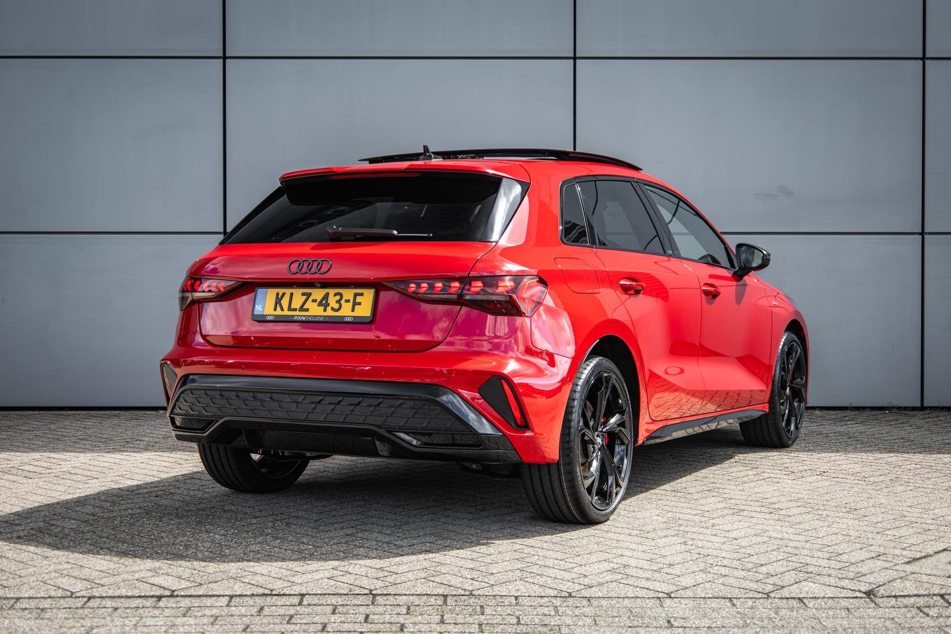 Audi A3 Sportback 45 TFSIe 272pk S edition Competition | 19", Auto's, Audi, 4 cilinders, 150 min, Leder en Stof, 26 kWh