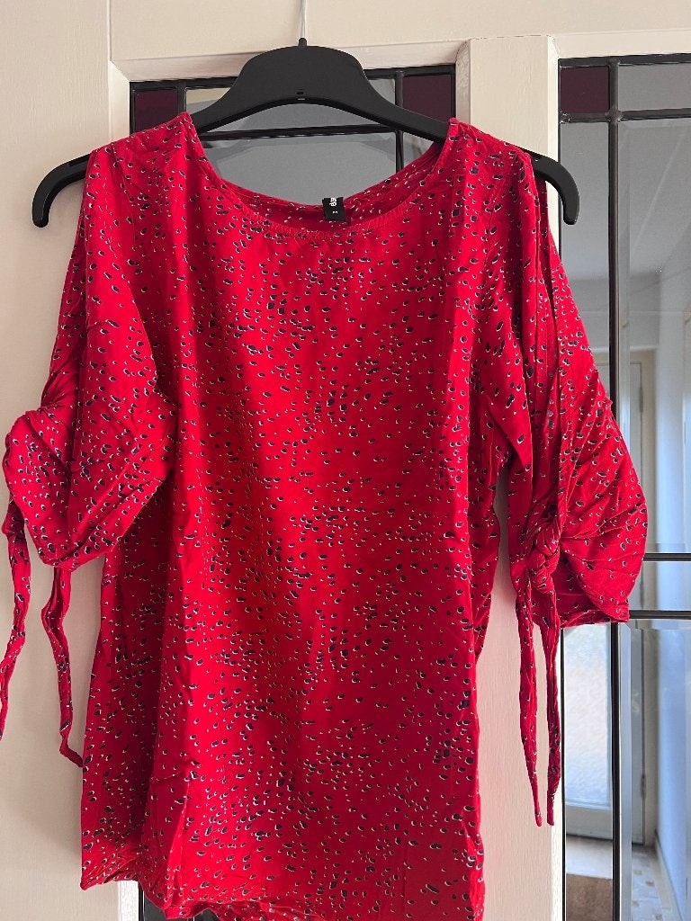 Eksept dames mt M blouse  rood  mouw  off shoulder, Maat 38/40 (M), Ophalen of Verzenden, Zo goed als nieuw, Korte mouw