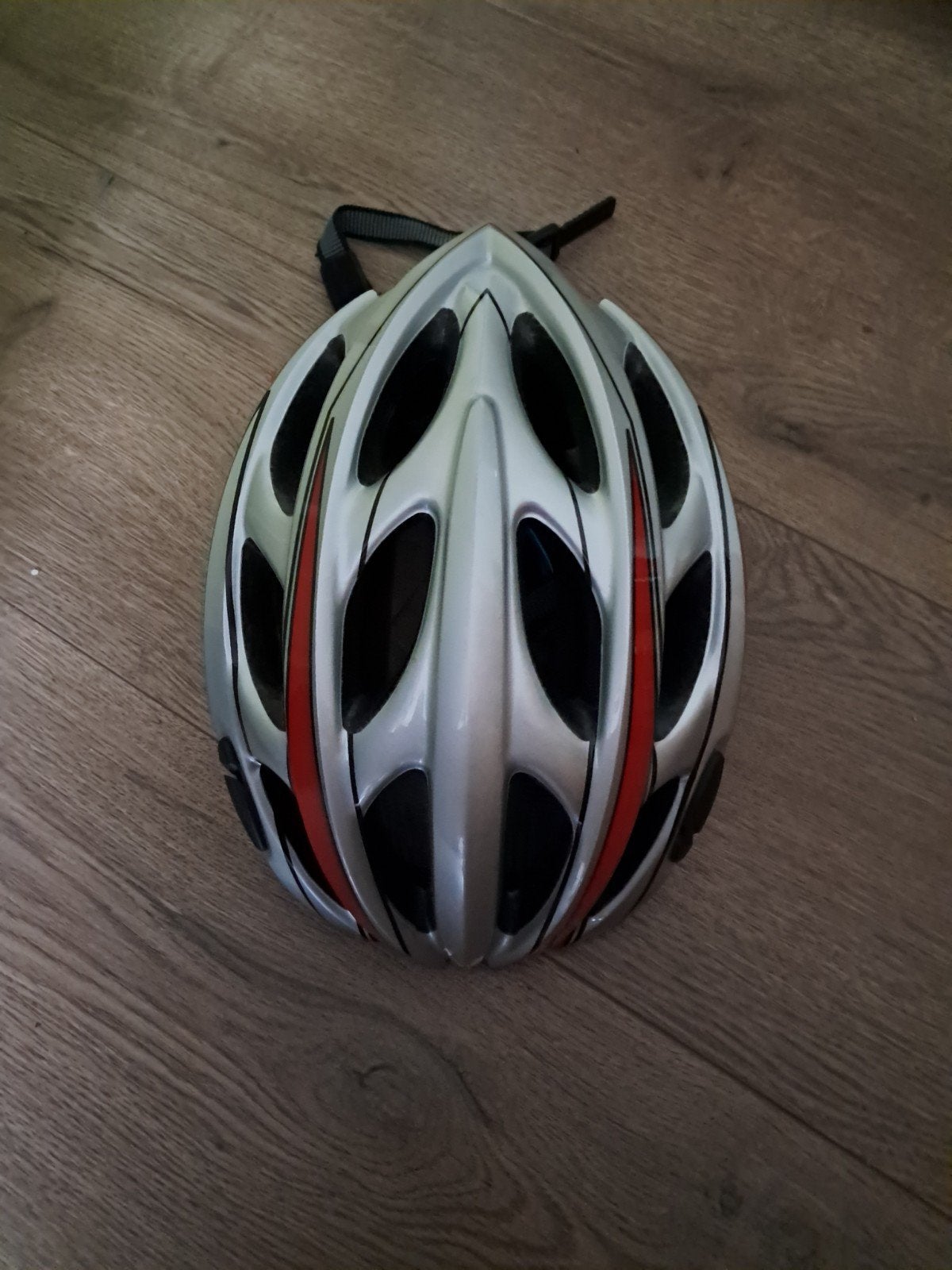 Fietshelm - Zilver met rood - Maat M, Gebruikt, Ophalen of Verzenden, Heer of Dame, M