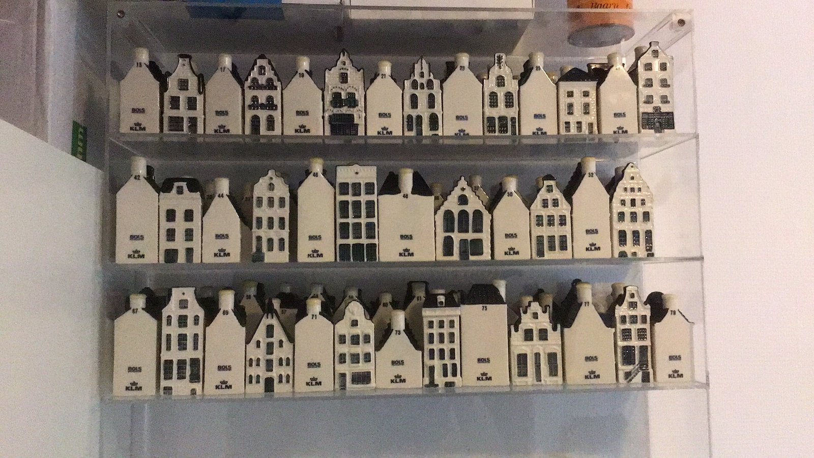 Complete KLM huisjes serie 1 t/m 106 - donker dak, wit zegel, Verzamelen, KLM Huisjes, Ophalen, Zo goed als nieuw, Paleis of Waag