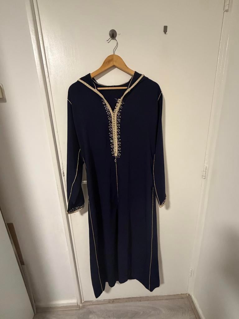 Donkerblauwe Marokkaanse Djellaba met Gouden Borduurwerk, Kleding | Dames, Gelegenheidskleding, Ophalen of Verzenden, Zo goed als nieuw