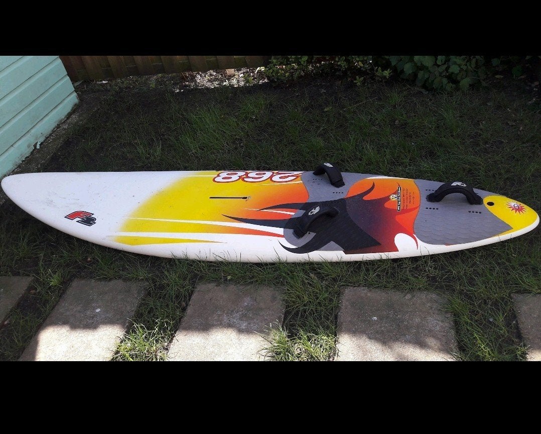 Windsurfboard F2 Wizzard 268, Watersport en Boten, Ophalen, Met voetbanden, Gebruikt, Minder dan 250 cm