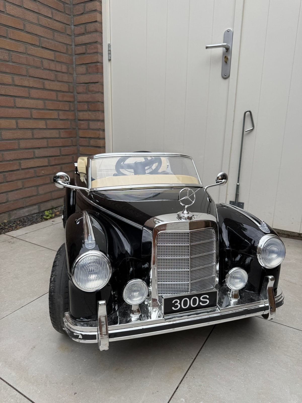 Mercedes-Benz 300S Elektrische Kinderauto 12V, Ophalen, Zo goed als nieuw, Afstandsbediening