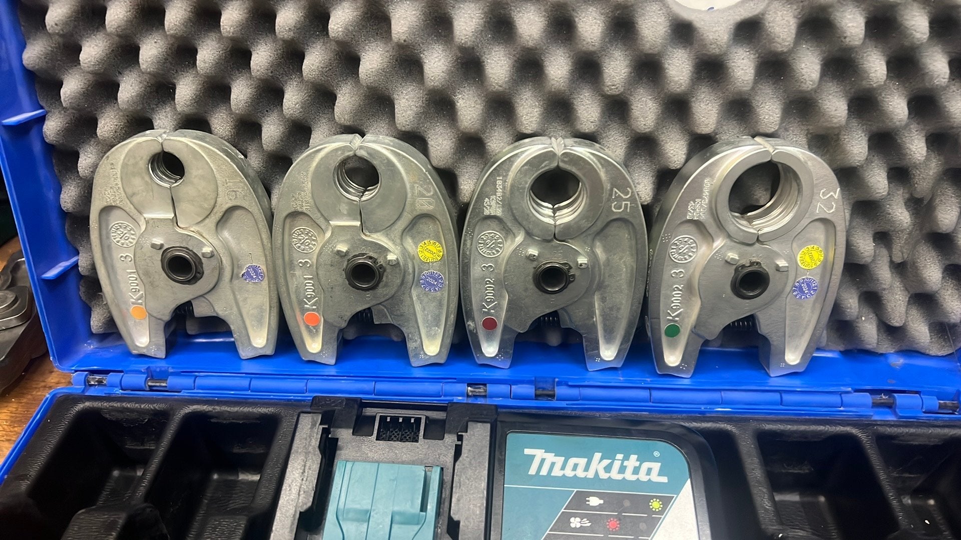 Perstang uponor mini 2 inc 4 persbekken, Ophalen of Verzenden, Zo goed als nieuw