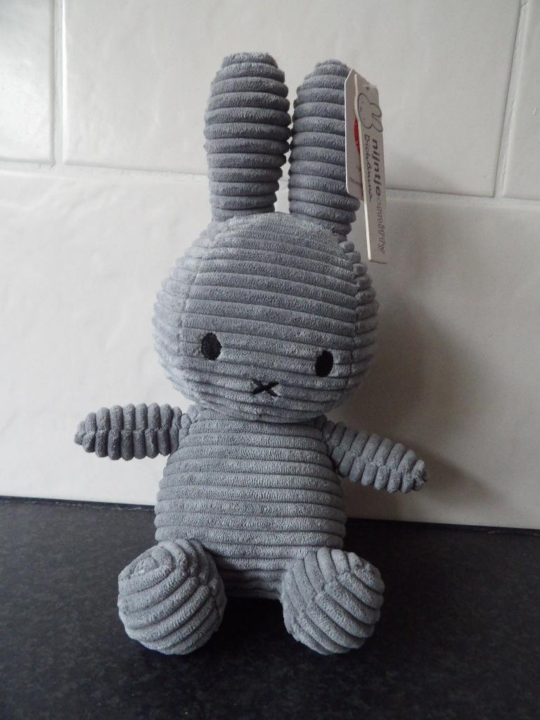 Nieuw met kaartjes Nijntje knuffel Sitting Corduroy Grey 23, Kinderen en Baby's, Grijs, Nijntje, Ophalen of Verzenden, Wasbaar