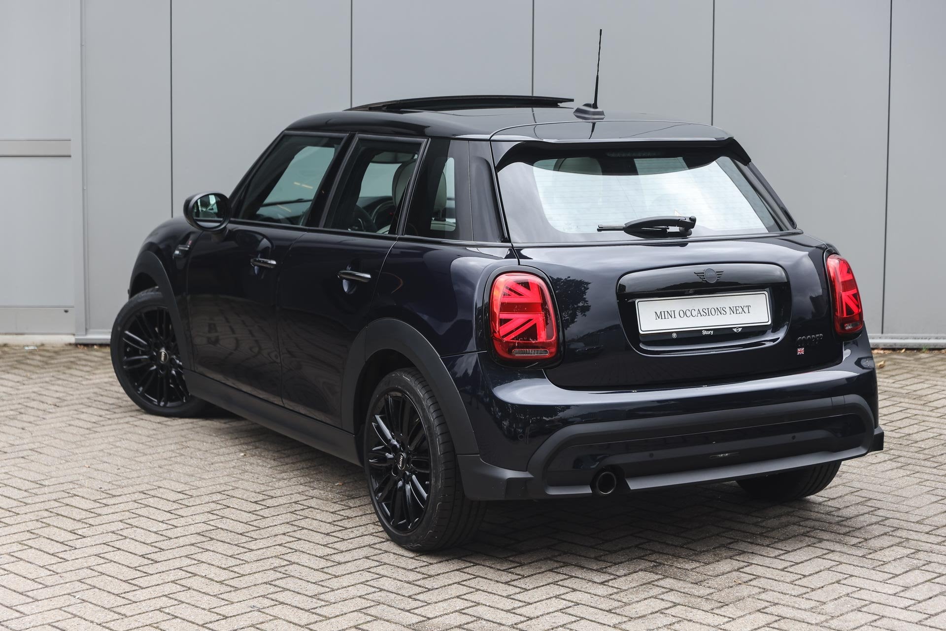 MINI Hatchback Cooper Camden Automaat / Panoramadak / Sports, Auto's, Mini, 136 pk, Gebruikt, Euro 6, Blauw