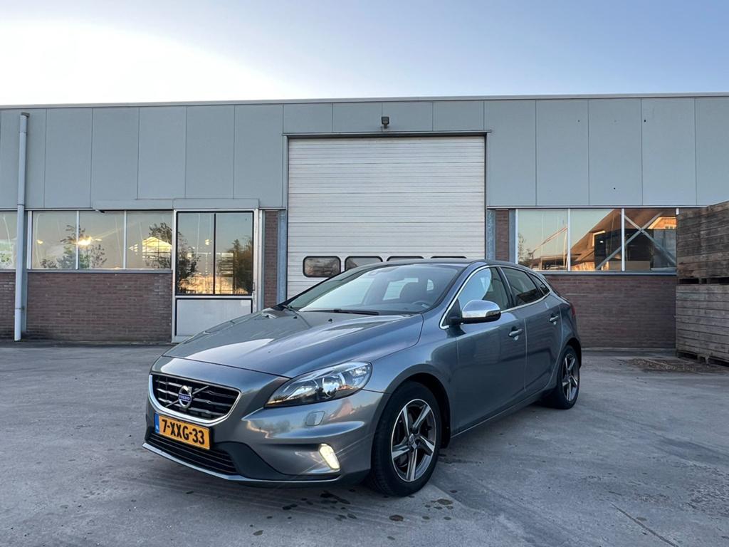 Volvo V40 2.0 D4 190PK R design Airco Zuinig parksensor NAP✅, Auto's, Voorwielaandrijving, Stof, Bedrijf, Bi-Xenon koplampen