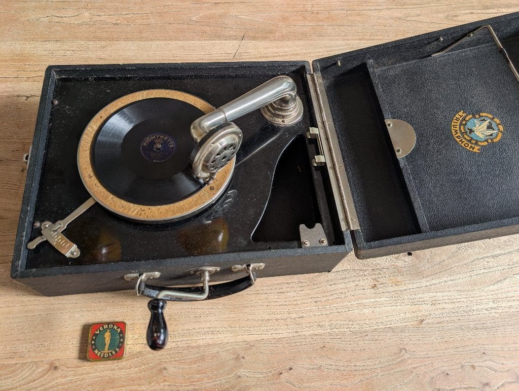 Vintage Triomphon platenspeler met 18 vintage platen, Ophalen