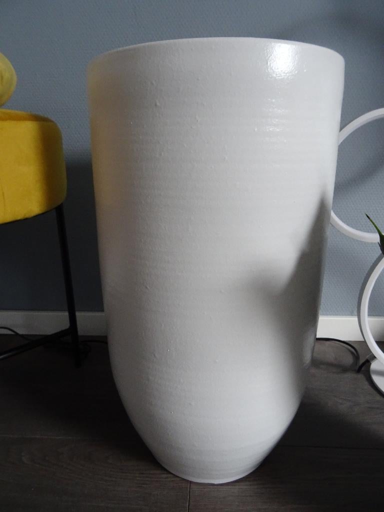 GROTE HOGE BLOEMPOT + KUNSTPLANT IN POT AANBIEDING!!!!, Tuin en Terras, Bloempotten, Zo goed als nieuw, Aardewerk, Binnen, 40 tot 70 cm