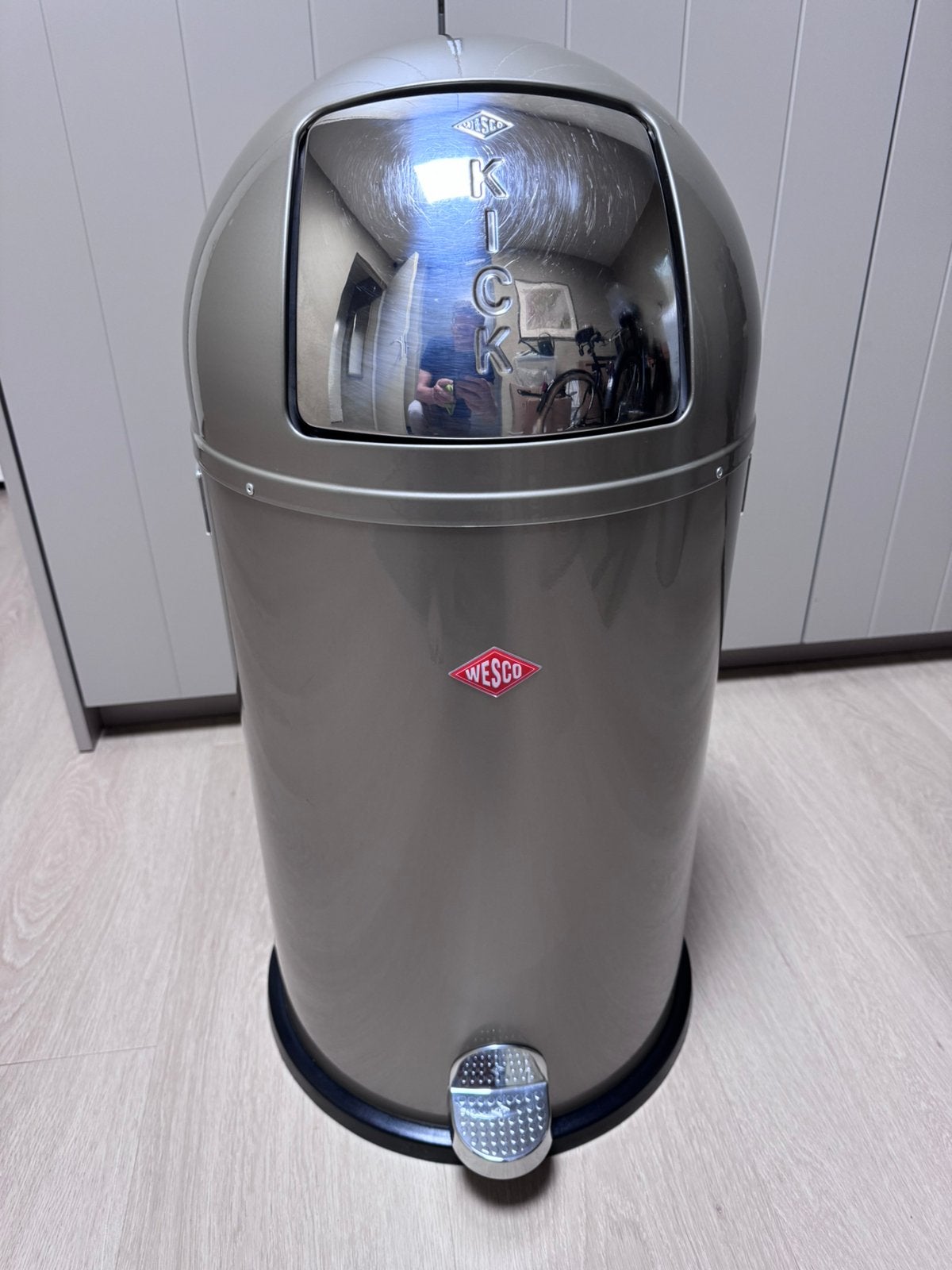 Wesco Kickboy 40L nieuwzilver prullenbak zo goed als nieuw, Huis en Inrichting, Woonaccessoires | Prullenbakken, Ophalen, Met pedaal