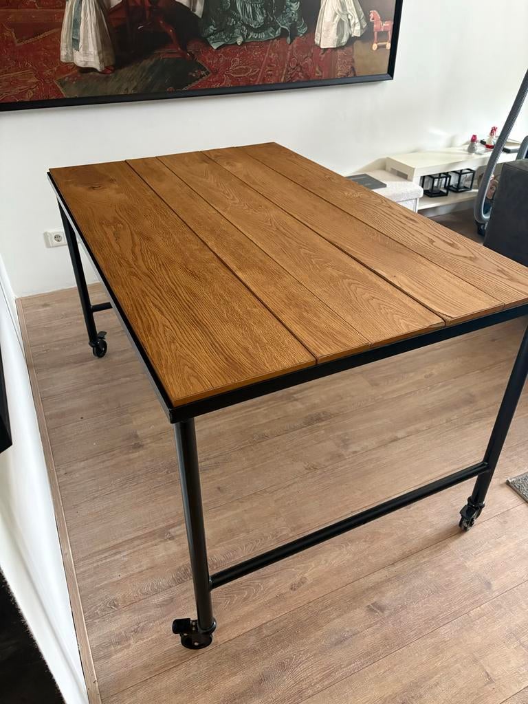 Mooie Eikenhouten tafel met metalen onderstel, Ophalen, 100 tot 150 cm, Eikenhout, 50 tot 100 cm