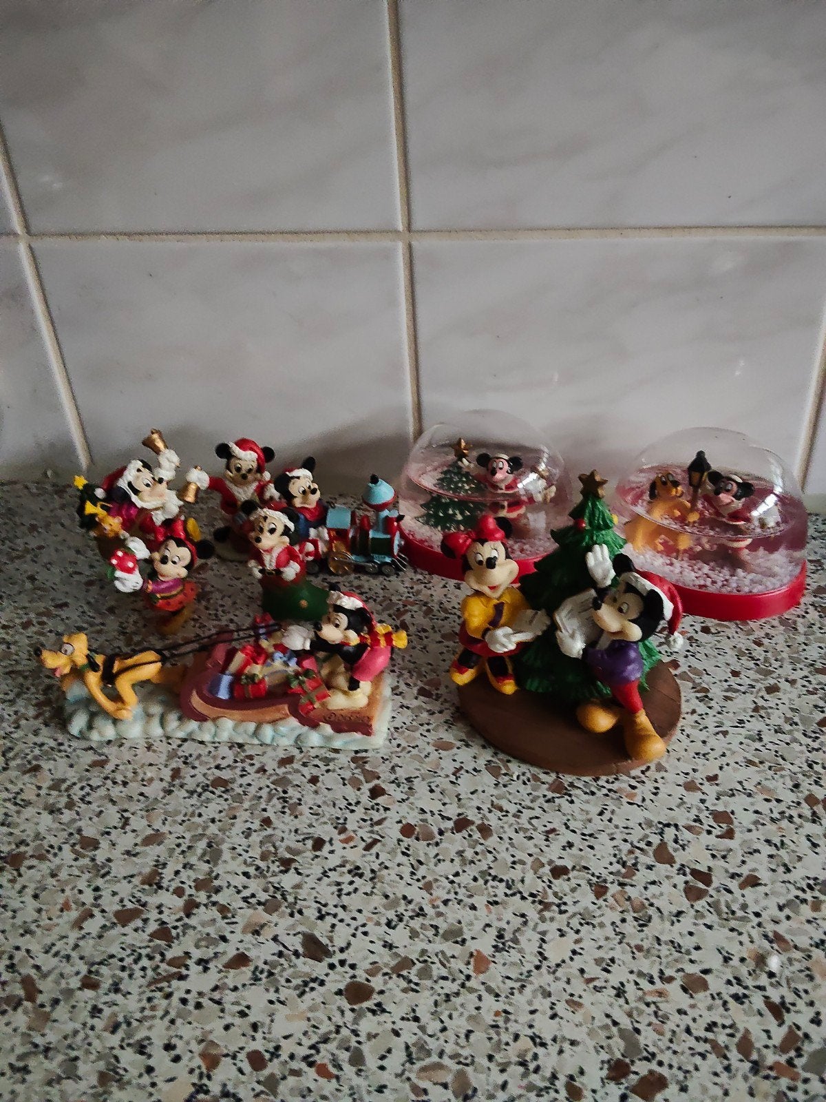 Disney Kerstdecoratie: Mickey, Minnie, Pluto & Sneeuwbollen, Ophalen of Verzenden, Mickey Mouse, Zo goed als nieuw, Beeldje of Figuurtje