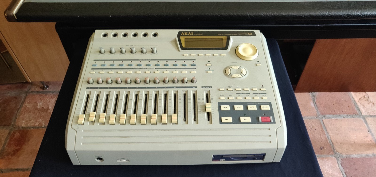 Akai DPS 12 digital recorder, Ophalen, Gebruikt