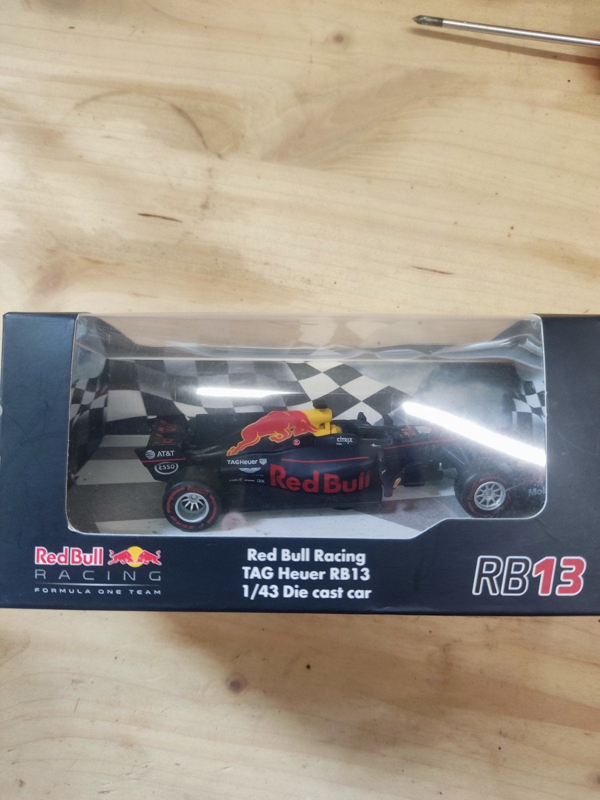 Model red bull RB13 1:43, Ophalen, Zo goed als nieuw, Auto, MiniChamps