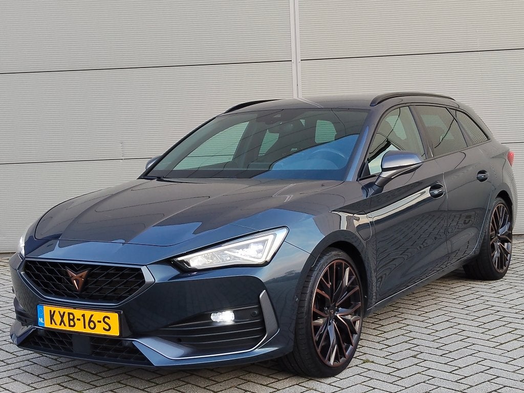 Cupra Leon Sportstourer e-Hybrid VZ, Trekhk,LED,Carplay,19'', Auto's, Dealer onderhouden, 4 cilinders, Leon, Leder en Stof