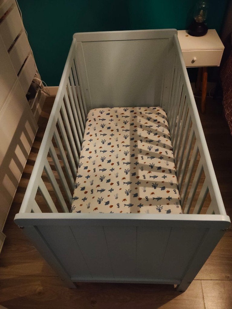 Baby crib houten, Kinderen en Baby's, Babywiegjes en Ledikanten, Ophalen, Zo goed als nieuw, Wieg