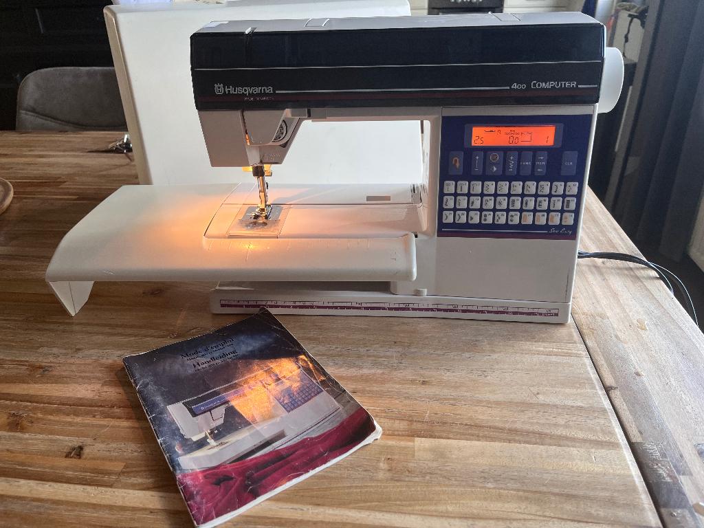 Husqvarna Viking 400 computergestuurde naaimachine, Ophalen, Zo goed als nieuw, Naaimachine, Husqvarna