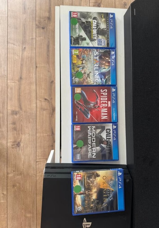 Playstation 4 Pro + 5 games + 2 controllers + 1 headset, Ophalen, Met games, Met 2 controllers, Zo goed als nieuw