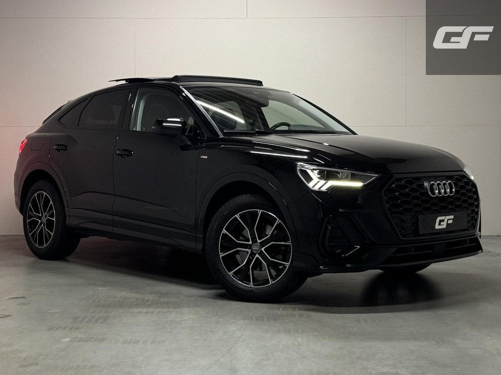 Audi Q3 Sportback 35 TFSI S-Line Black Edition Pano Carplay, Auto's, 4 cilinders, 1505 kg, Zwart, Bedrijf