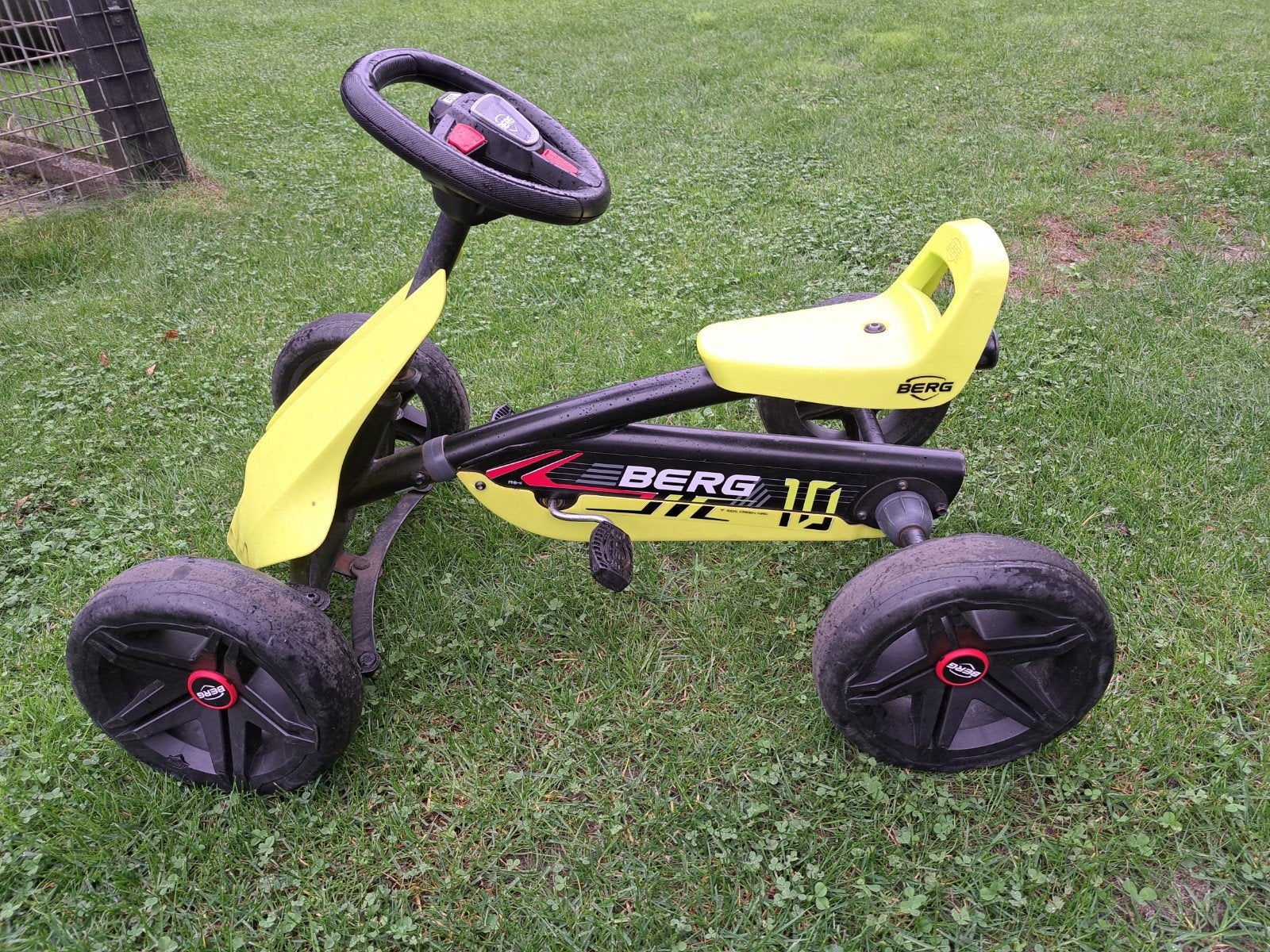 Foto 2 van BERG Buzzy skelter - Geel/Zwart