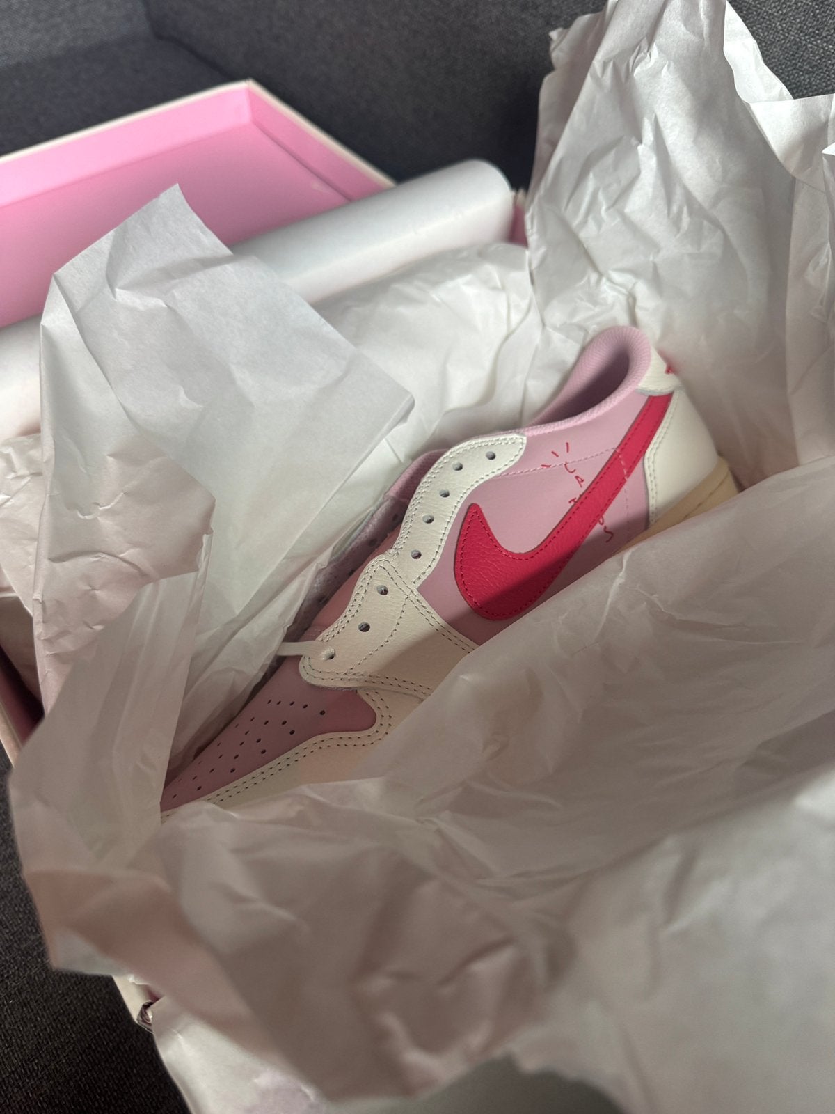 Nike Air Jordan 1 Low Travis Scott Tropical Pink maat 46, Kleding | Heren, Schoenen, Overige kleuren, Ophalen of Verzenden, Sneakers of Gympen