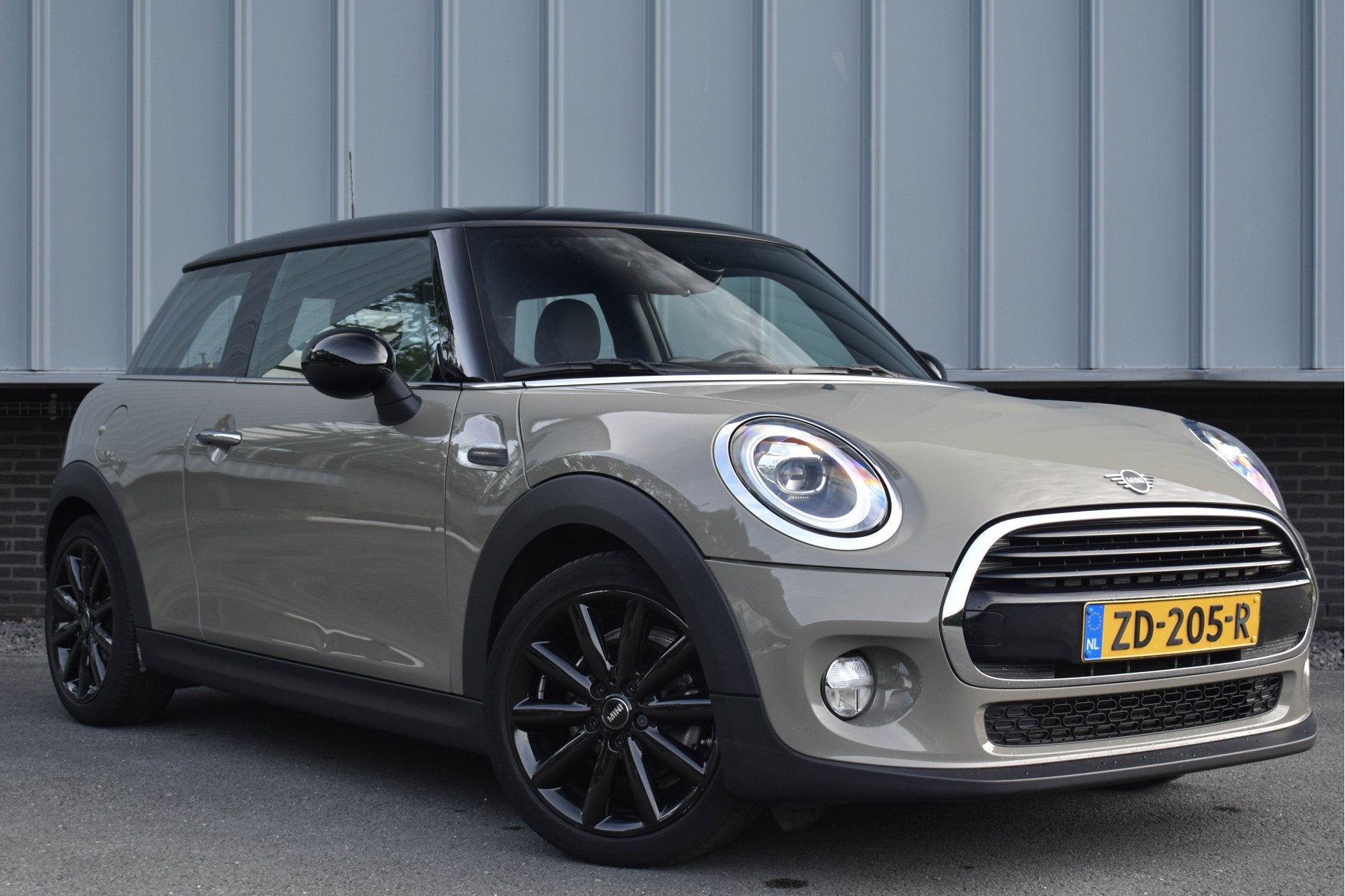 MINI 3-deurs 1.5 Cooper Chili | Xenon | Carplay | Navi | Spo, Auto's, Mini, Voorwielaandrijving, 136 pk, Gebruikt, Leder en Stof