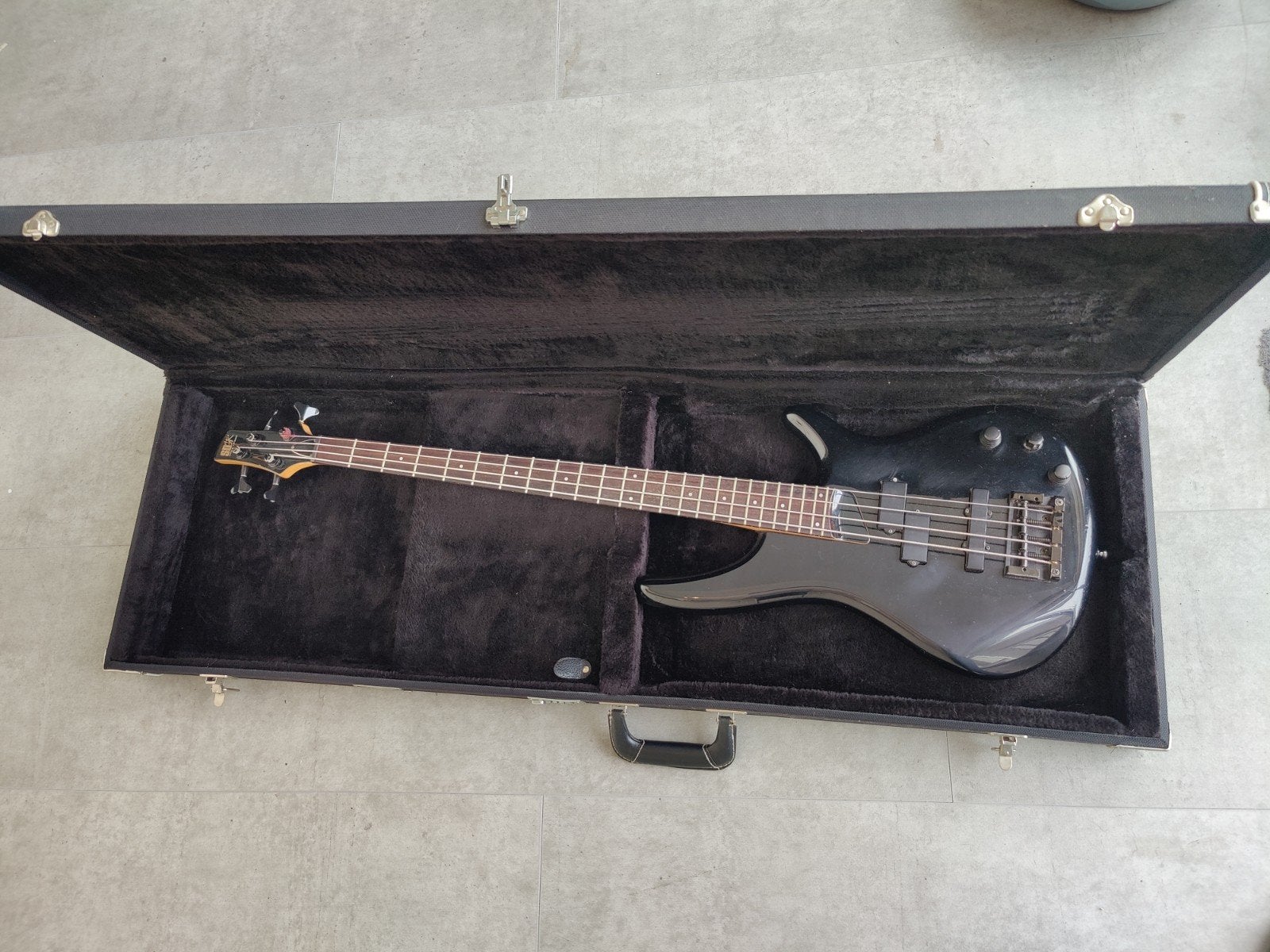 Ibanez Soundgear basgitaar met Stagg koffer, Ophalen, Gebruikt, Solid body, Ibanez