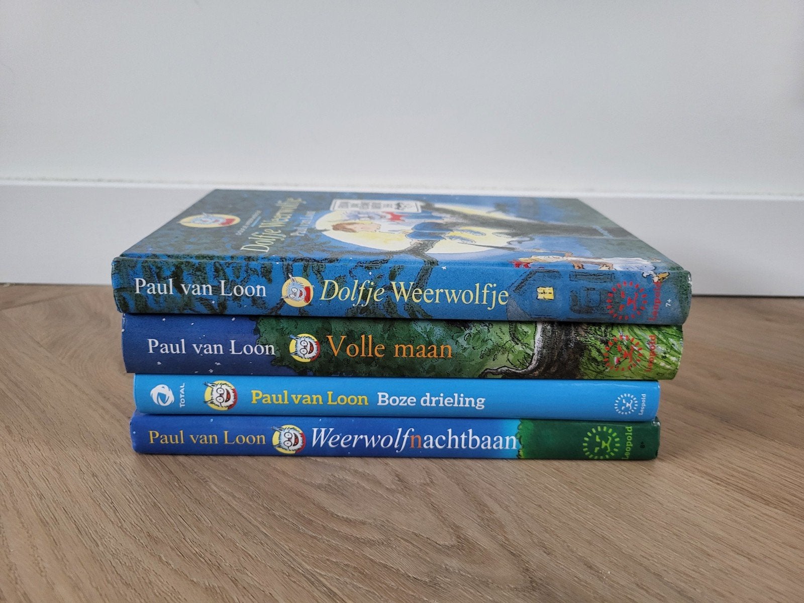 4 boeken van Paul van Loon - Dolfje Weerwolfje, Ophalen of Verzenden, Gelezen, Paul van Loon, Fictie algemeen