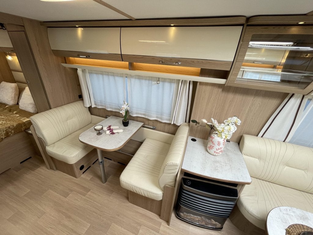 LMC Exquisite 685 VIP QUEENSBED + RONDZIT TANDEMASSER 2025 !, Caravans en Kamperen, Overige typen, Bedrijf, LMC en Münsterland