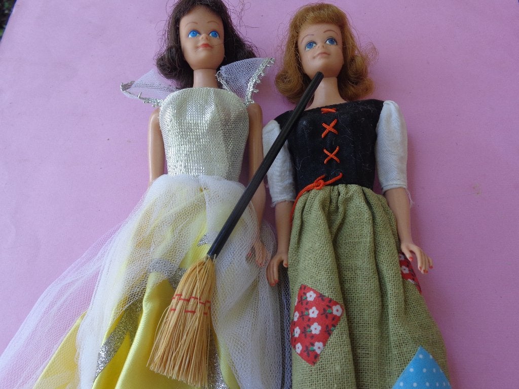 Barbie vintage poor rich girl outfit, Ophalen of Verzenden, Gebruikt, Kleertjes