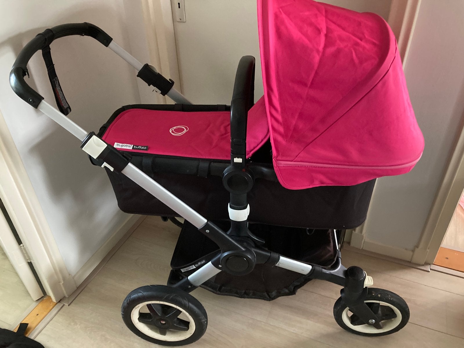Bugaboo buffalo all terrain zeer compleet roze met zwart, Kinderen en Baby's, Kinderwagens en Combinaties, Ophalen, Gebruikt, Bugaboo