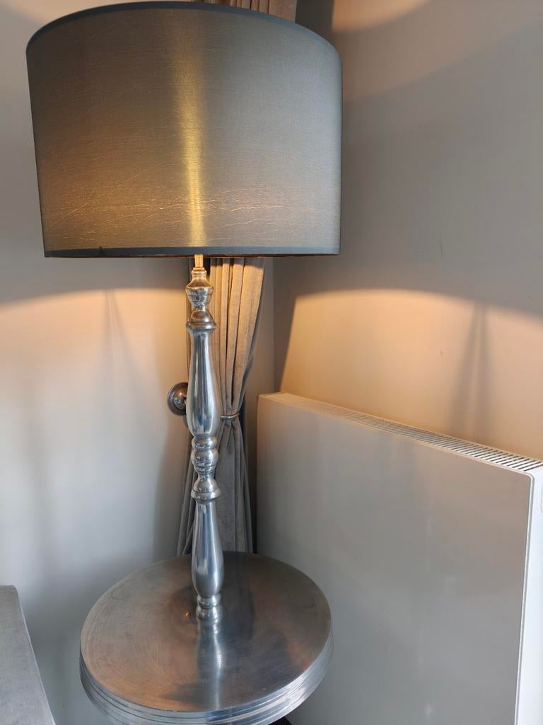 Chroom kleurige bijzettafel met lamp.., Ophalen, Metaal, 75 cm of meer