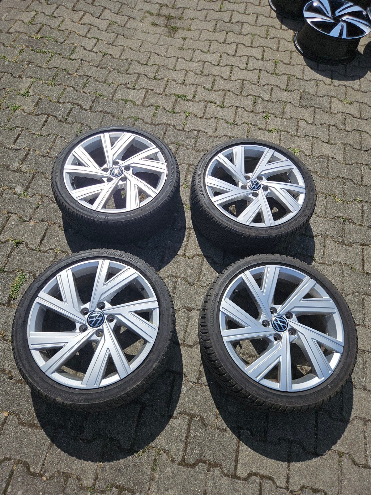 VW Golf 18-inch Bergamo velgen met Bridgestone winterbanden, Auto-onderdelen, Ophalen, 18 inch, 225 mm, Winterbanden
