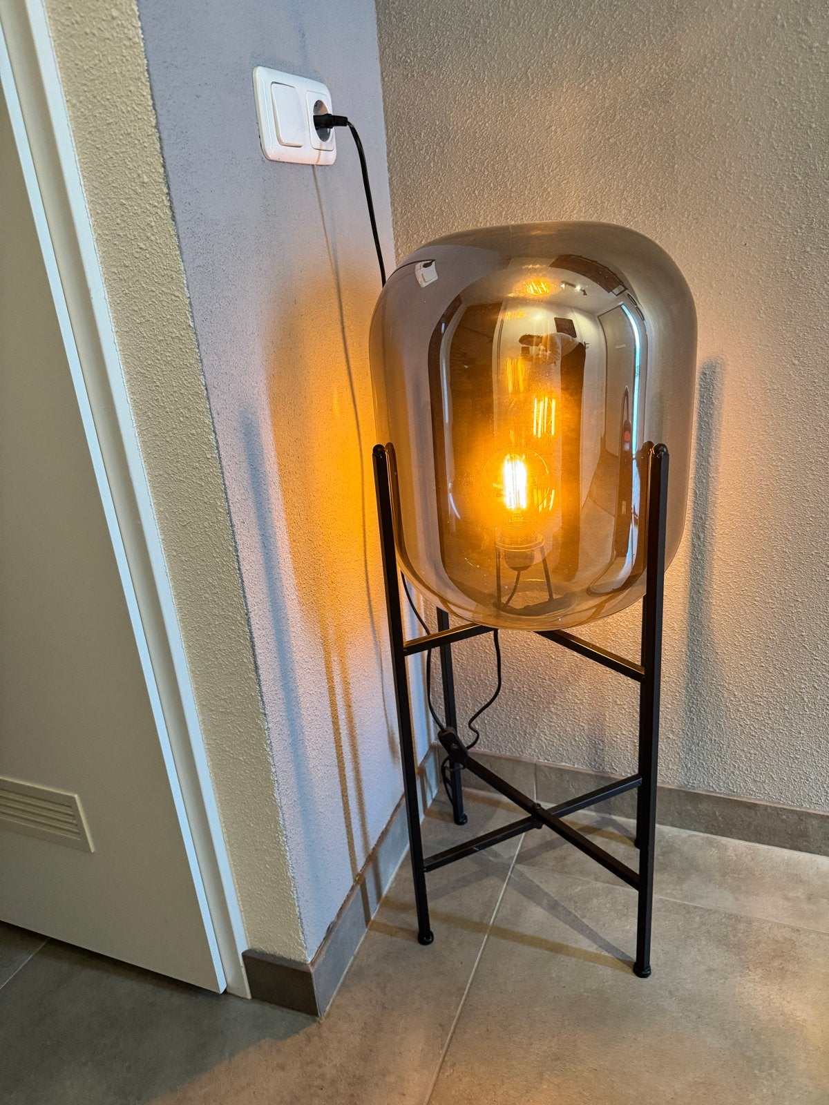 Moderne vloerlamp - 90 cm hoog, 32 cm breed, Huis en Inrichting, Lampen | Vloerlampen, Ophalen of Verzenden, Zo goed als nieuw