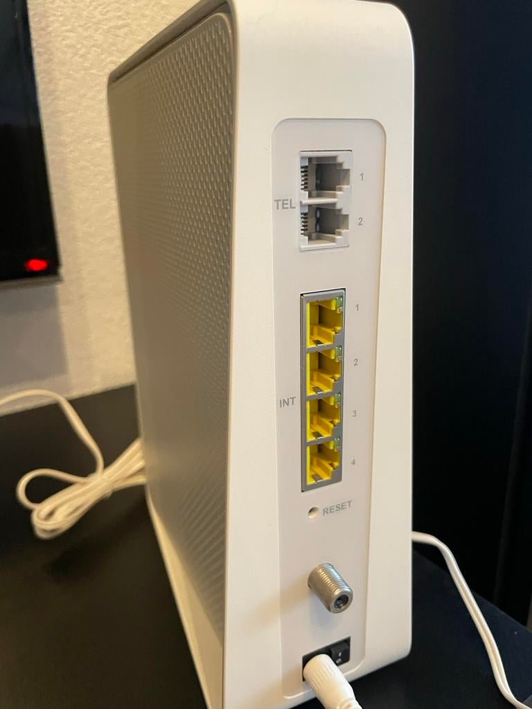 Ziggo Connectbox Router met modem, Computers en Software, Routers en Modems, Zo goed als nieuw, Router met modem, Ophalen