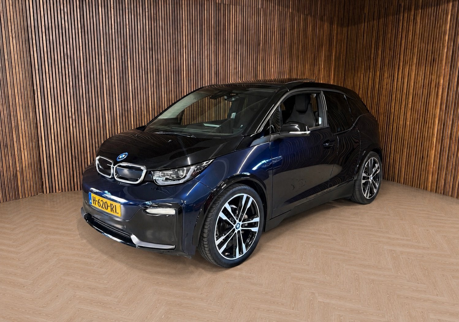 BMW I3s - Carplay - Warmtepomp - Pano S 120Ah 42 kWh, Auto's, Automaat, Achterwielaandrijving, Zwart, Automatische klimaatregeling
