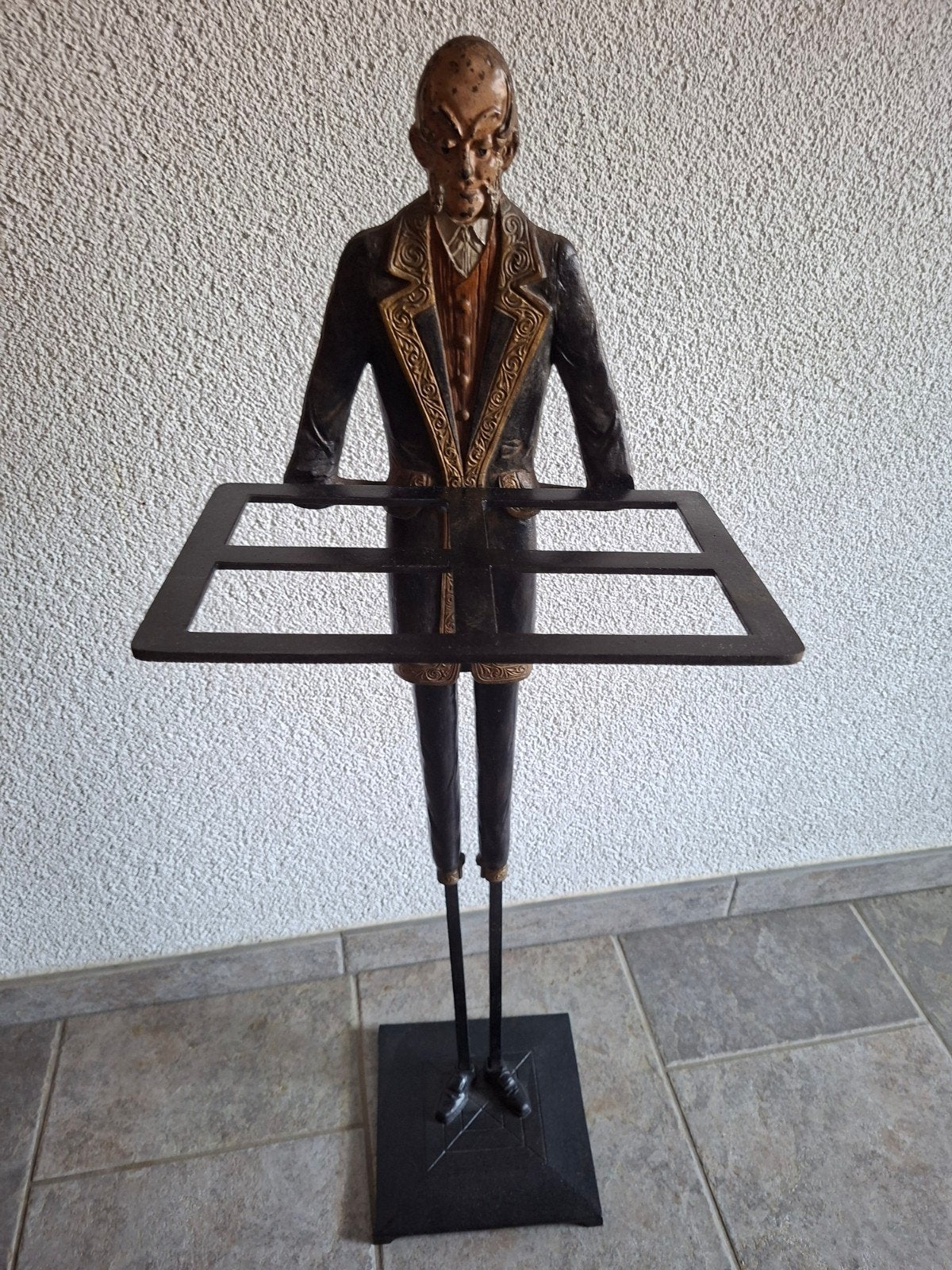Unieke butlerstandaard/dienbladhouder in de vorm van een man, Antiek en Kunst, Ophalen of Verzenden
