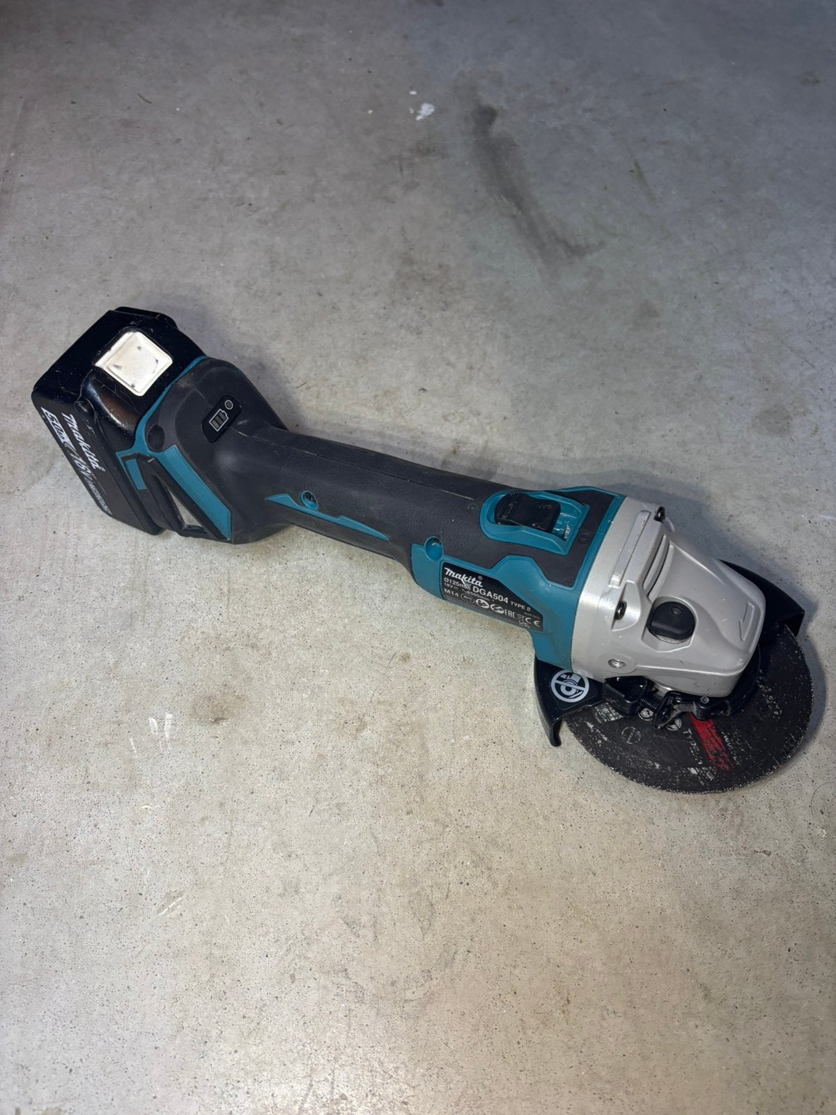 Makita DGA504 (2025) haakse slijper incl. 5ah accu