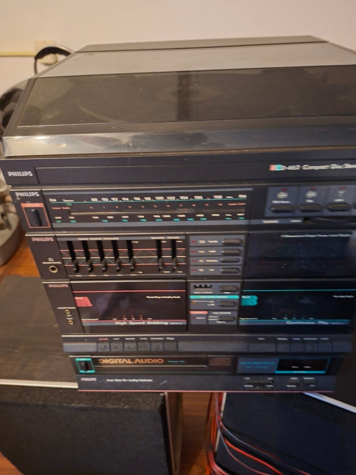 Foto 2 van Philips Stereo Set met Platenspeler, CD, Cassette en Radio