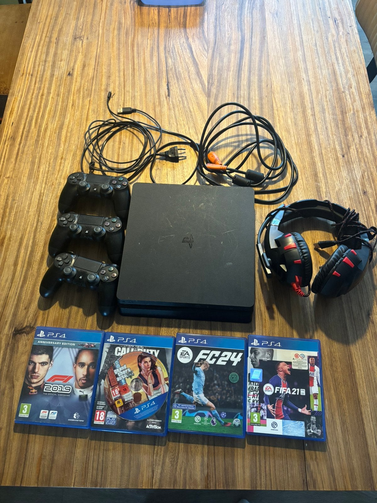 Playstation 4 in goede staat met het hele paket., Spelcomputers en Games, Ophalen, Gebruikt, Met 3 controllers of meer, Slim