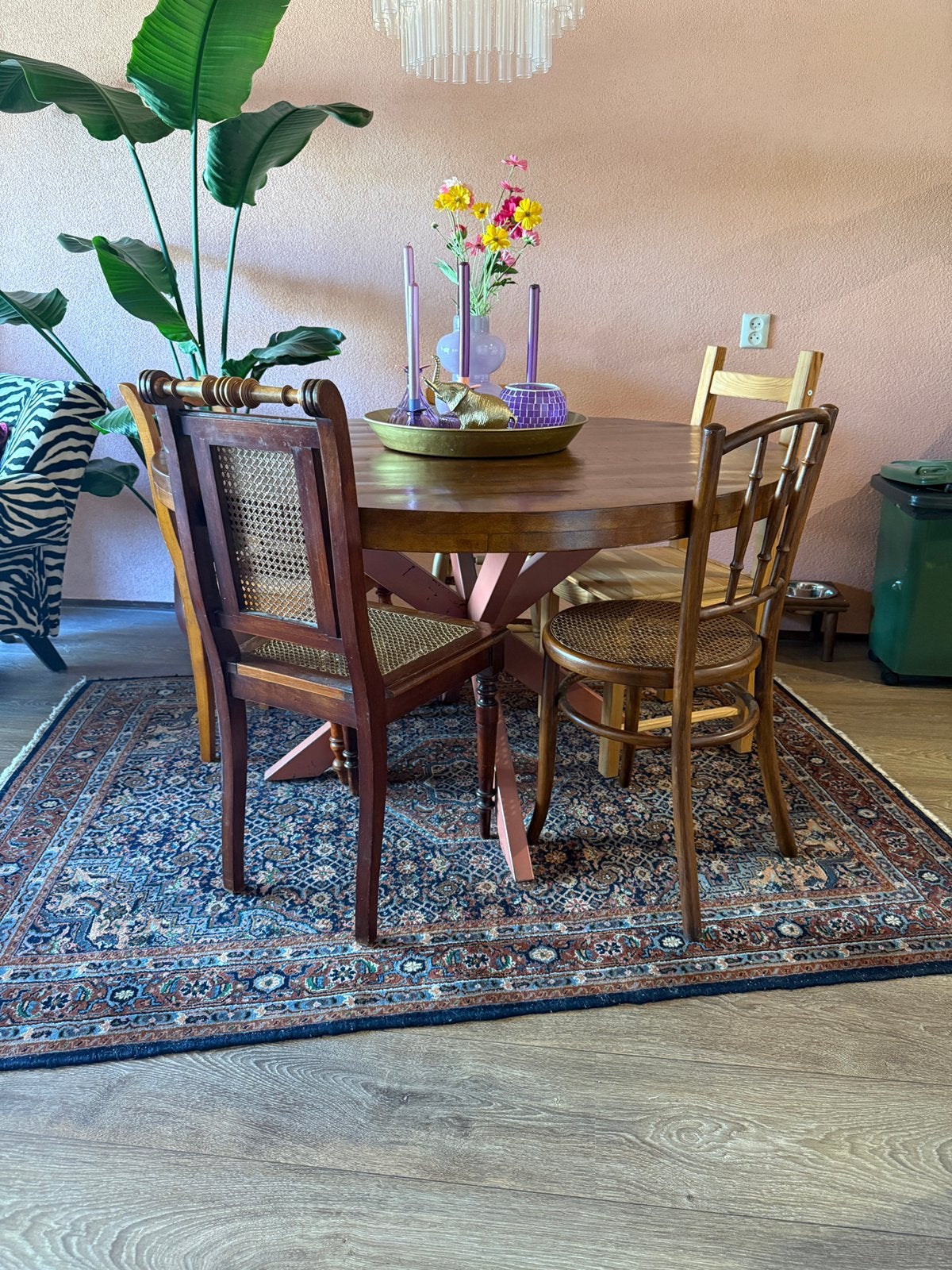 Diverse vintage eettafel stoelen, Ophalen, Gebruikt, Bruin, Vijf, Zes of meer stoelen