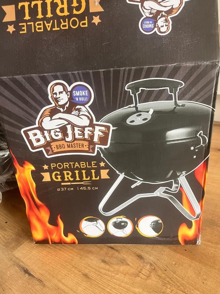 Nieuwe barbecue incl. een deel kolen, Ophalen, Nieuw, Big Jeff, Met accessoires